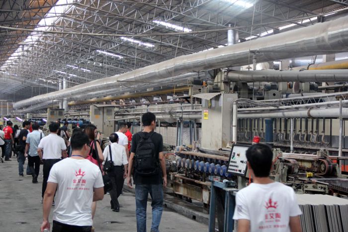 媒体记者团参观pp电子瓷砖肇庆出产基地