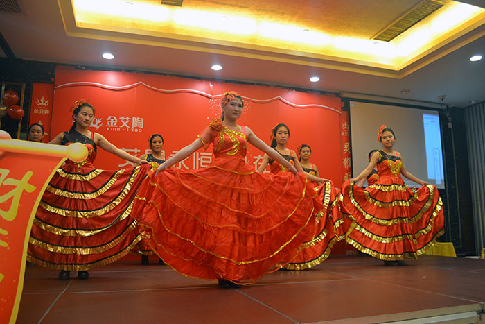 pp电子整个女员工表演开场舞