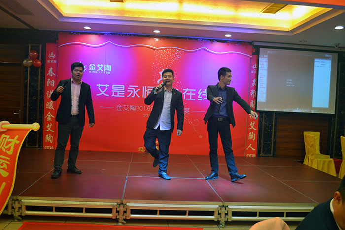 销售部演唱歌曲《交谊岁月》