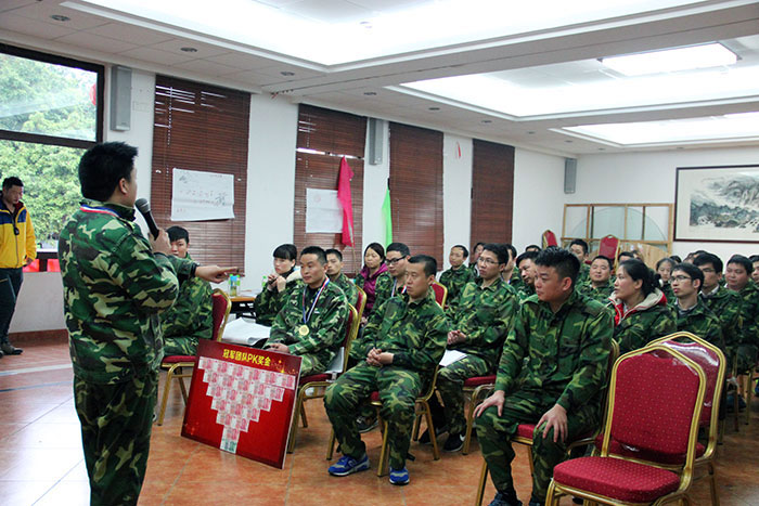 pp电子营销总经理罗胜做总结性讲话