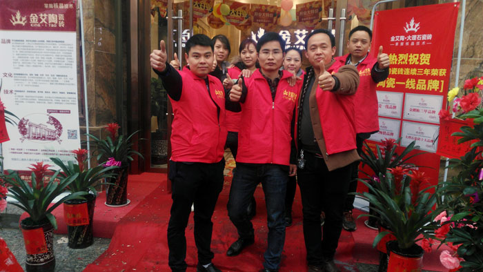 3月，春意正浓，筹备了3个月的陶瓷一线品牌pp电子瓷砖邵阳新宁店于3月16日正式开业！店内春风得意，多多业主伴侣齐聚一堂，享受着pp电子瓷砖开业钜惠！