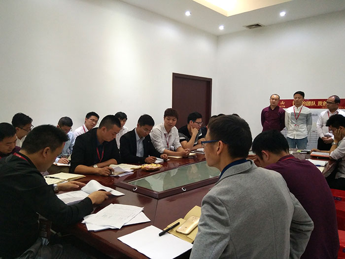 2017年4月5日上午，陶瓷一线品牌pp电子瓷砖销售团队3月PK赛的了局在pp电子瓷砖营销总部揭晓。销售PK赛旨在营造公司优良的“比、学、赶、超”工作氛围的同时，也提升pp电子瓷砖销售团队在终端市场的销售能力和战斗力。