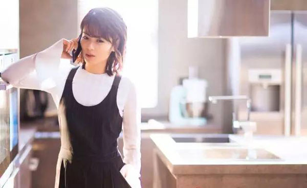 生涯中一个沉要的场景，就是在家的时光。一个家最好的状态，莫过于在家里做什么都怡然自得，纯正的享受舒服的生涯，那就是适合。