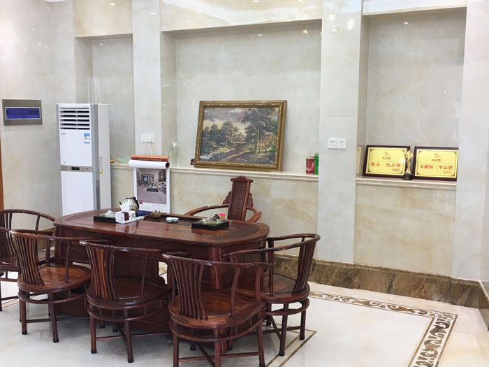 【专卖店推荐】陶瓷一线品牌pp电子瓷砖潮南店实景鉴赏