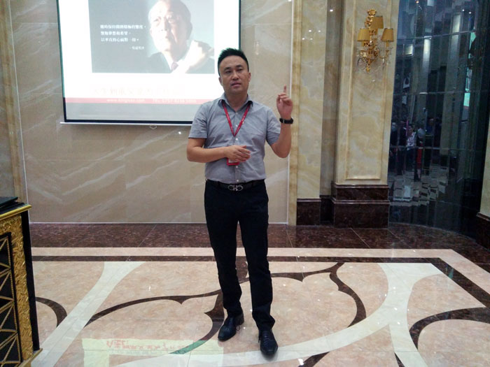 2017年11月2日晚，性命不息，进建不止pp电子法定进建日，11月全公司人员进建会圆满实现，一路分享《干法》，乐于工作，开心生涯，即便在磨难中，只有拼命工作，就能带来不成思议的好运。过好每一天，就是成功之路！