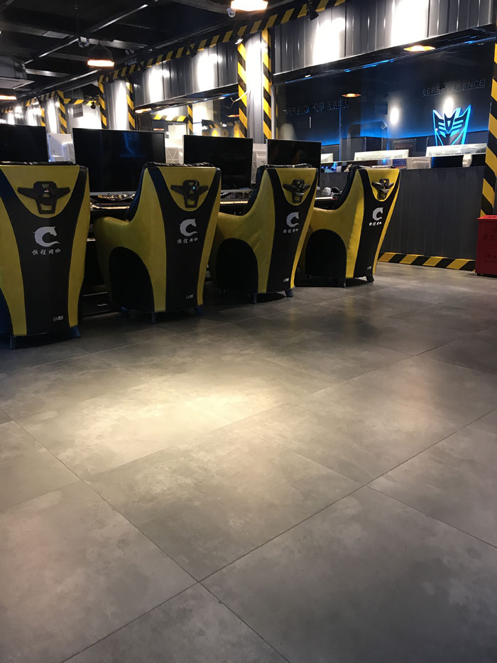 pp电子现代仿古砖案例:别说了，一路去这个1000方的网咖开黑！