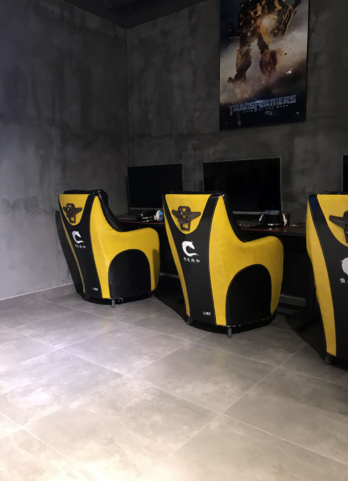 pp电子现代仿古砖案例:别说了，一路去这个1000方的网咖开黑！