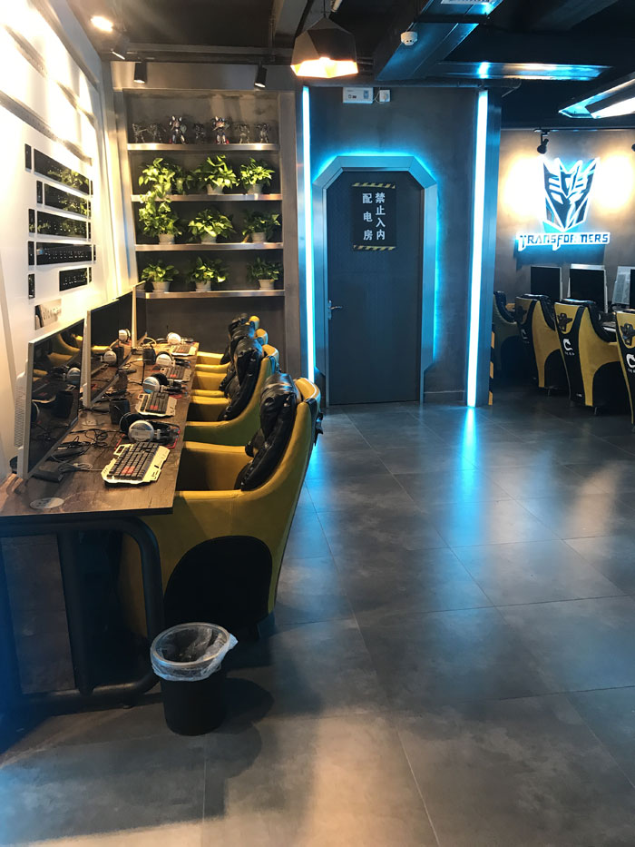 pp电子现代仿古砖案例:别说了，一路去这个1000方的网咖开黑！