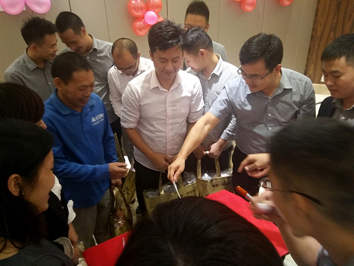 pp电子瓷砖周围年庆